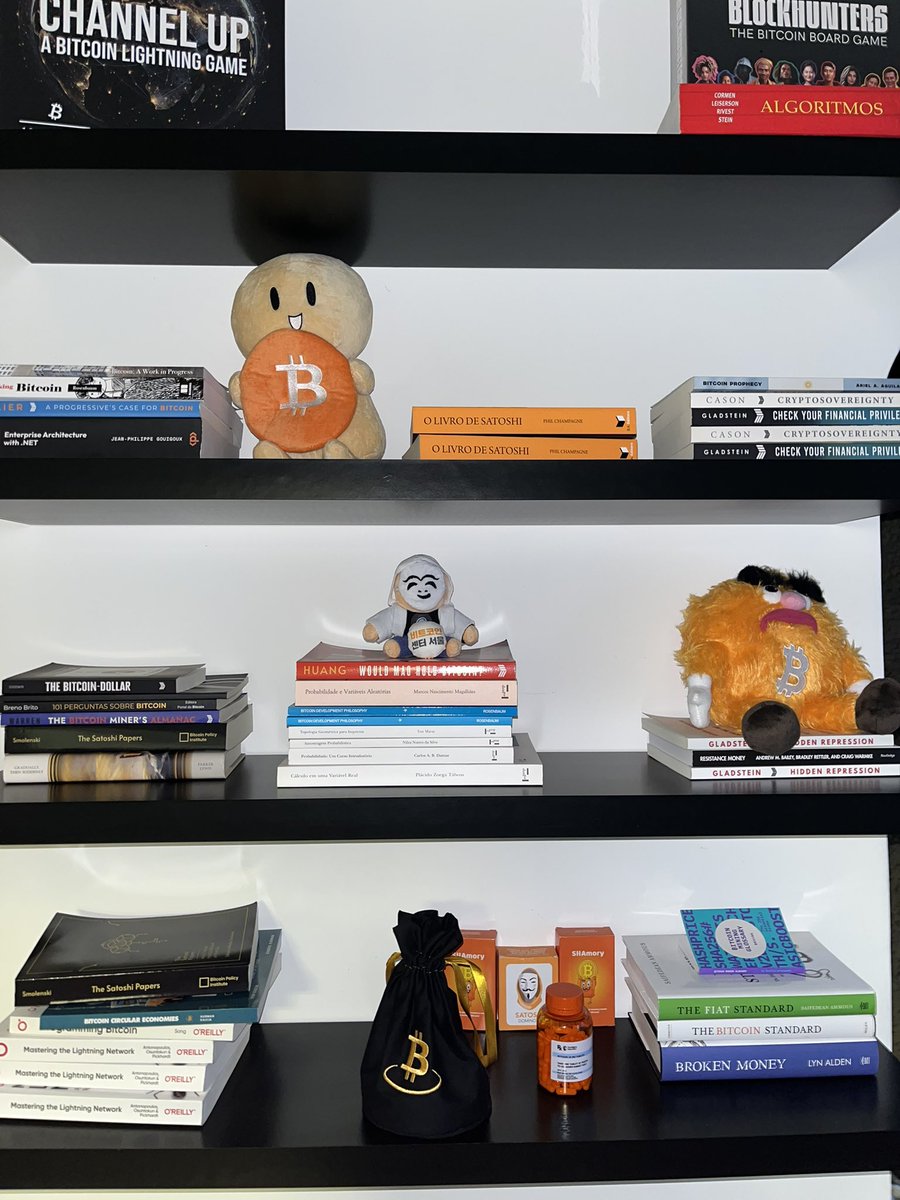 The goodies from Bitcoin Center Seoul have arrived in <a href="/Vinteum_org/">Vinteum</a>!

Shout out to <a href="/kiterugumatic/">Shigeru Minami⚡️🇯🇵</a> and <a href="/bitkitBTC/">BitKit</a>!