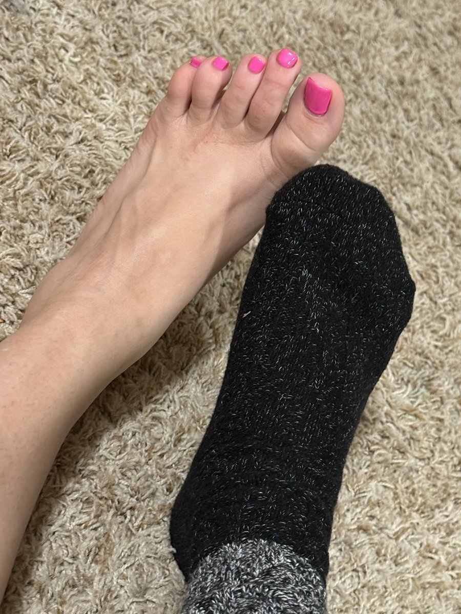Riley_TXfeet's tweet photo. Loving these socks.. gotta keep the toes warm 🥶 https://t.co/TpeYt2TGyE