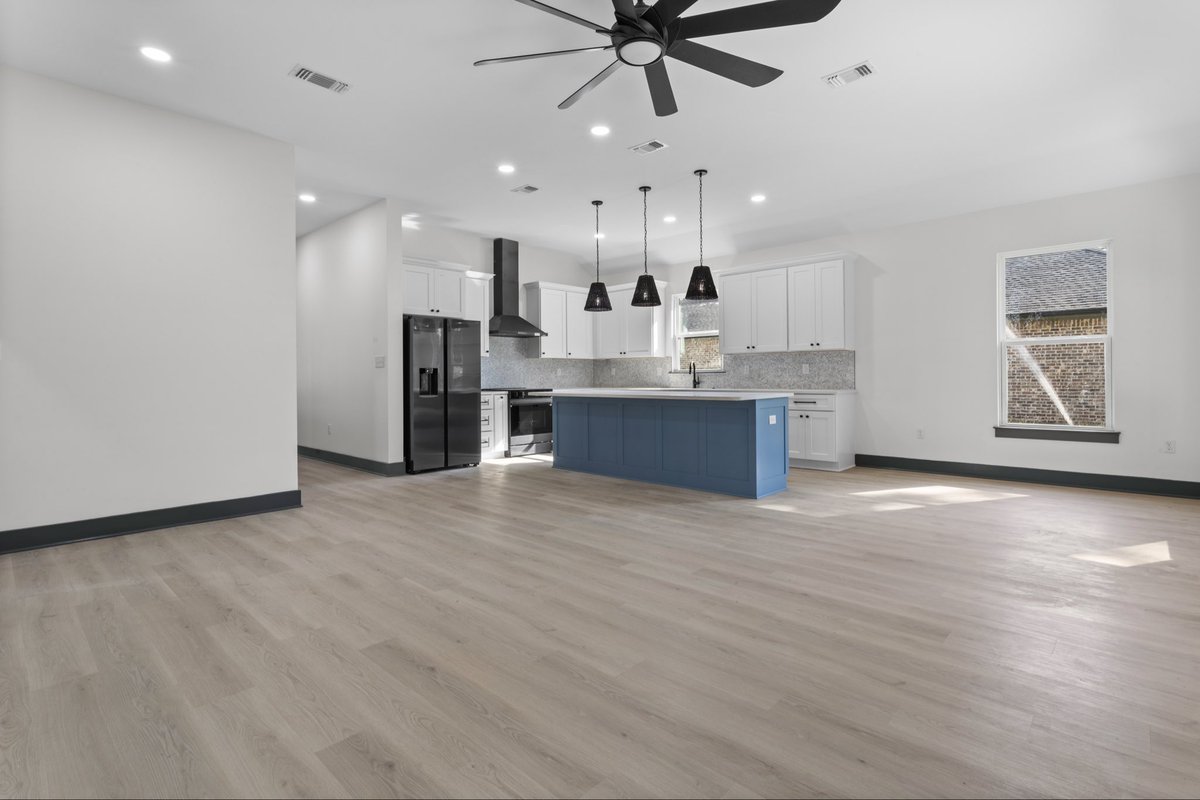 Got this one sold today! The colors on this one were interesting but the buyers loved it. This wraps up that 3 lot developement the biggest side by side project I've done so far.