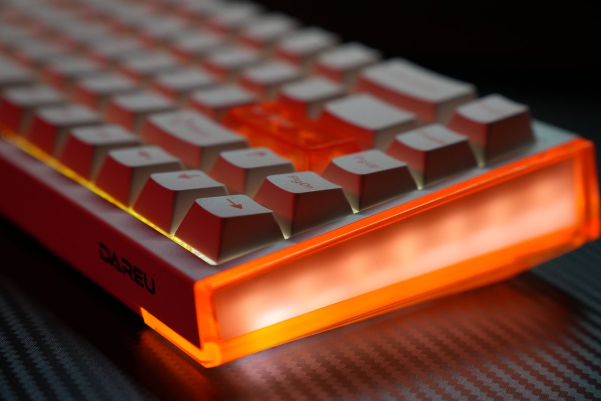 Dareu_Global's tweet image. Tonight’s duo queue partner? This orange beast 🔥 — COOL 68 Blazing Orange.
Those 3D lights? Basically RGB therapy for my soul 💡🧠
8K polling rate + DAREU D.H.A tech = 0.01 RT reaction time… my enemies never stood a chance 💀
Let’s cook. 🍳🎮
#BlazingOrange #DAREU #GamerMode