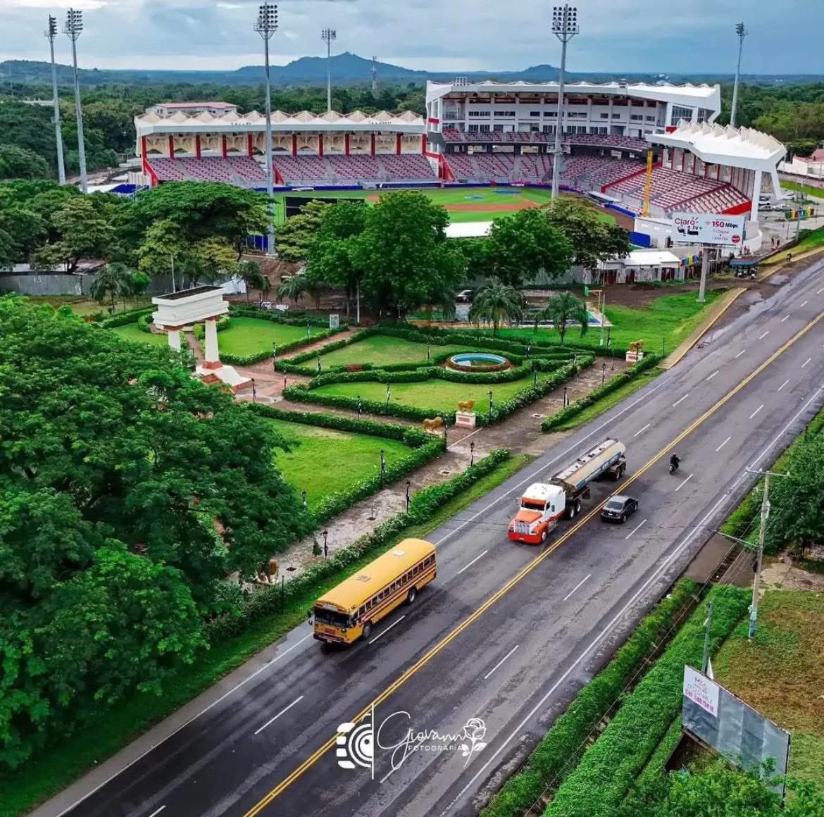 La entrada a León, ciudad patrimonial de Nicaragua, te da la bienvenida con historia, cultura y pasión beisbolera. 🏛️⚾🌿
Una joya colonial que siempre enamora. ✨
#RelaxNica #León #Nicaragua