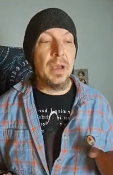 TotesNOTtodd's tweet photo. the flannel returns cuz
negz is plaid to the bone🎸 https://t.co/u7xOgnLqt2