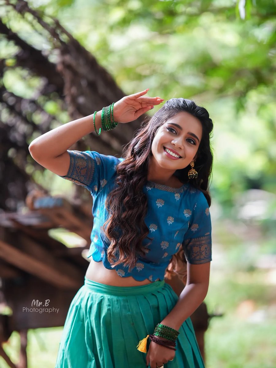 manisha_mithra's tweet photo. The best of me is yet to come. #tuesdayvibe #tuesdaythoughts #tuesdaymorning #traditionallook😍 #traditionalgirl #traditionaloutfit #girlsoutfits #girlsstyles #girlsposes #girlstrends #girlswear #girlsmagic #girlstrends #duskybeauty #tamilponnu #thalaivarnirandharam https://t.co/7nLSyPU0tZ