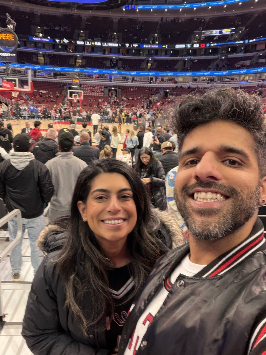 sxharw's tweet image. WE READY AT THE UNITED CENTER!!!! Go @spurs go!!!!! #porvida #housedivided