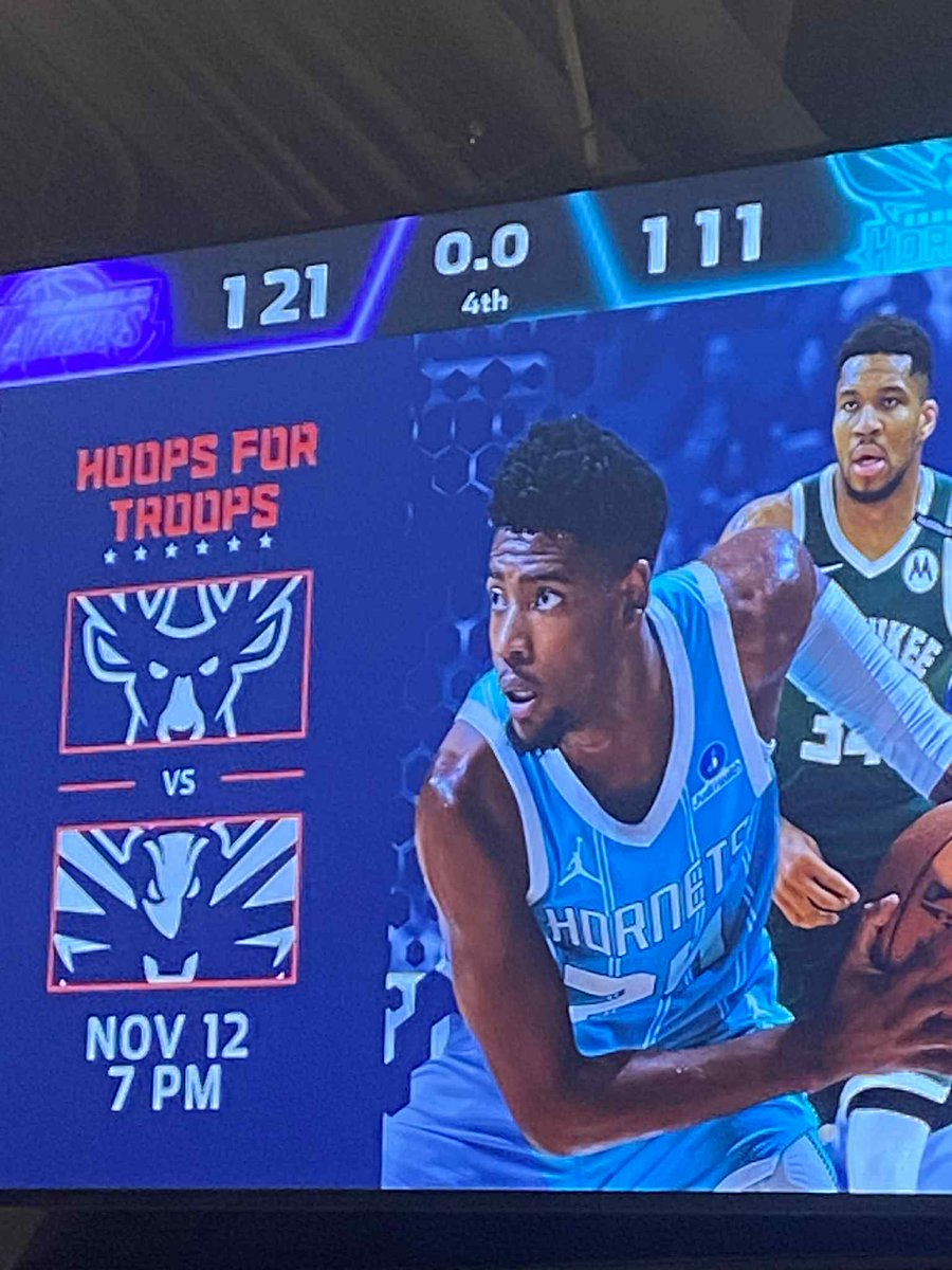 6 days after going to Charlotte to watch my favorite college basketball team, the Texas Longhorns, live and in person, I spent Monday night back in Charlotte watching the Los Angeles Lakers live and in person! Always a fan of the Lakers thanks to the legendary Kobe Bryant!