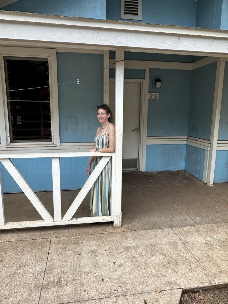 Waited 20 years to visit Dharmaville, aka the #LOST barracks. Which are no longer yellow but it’s the feelings that count.

Girl, who is going to be okay?! (Real ones know about the cabin number.) 70s sunflower vibes forever. 🌻