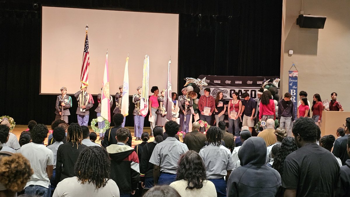 shadrack_henry's tweet image. EHS proudly hosted an incredible Veterans Day recognition program. We honored the service and sacrifice of our veterans and their families. Thank you to everyone who made this powerful event possible!

#JROTC\#VeteransDay \#EHSCommunity \#ThankAVet \#MilitaryService \#HighSchool
