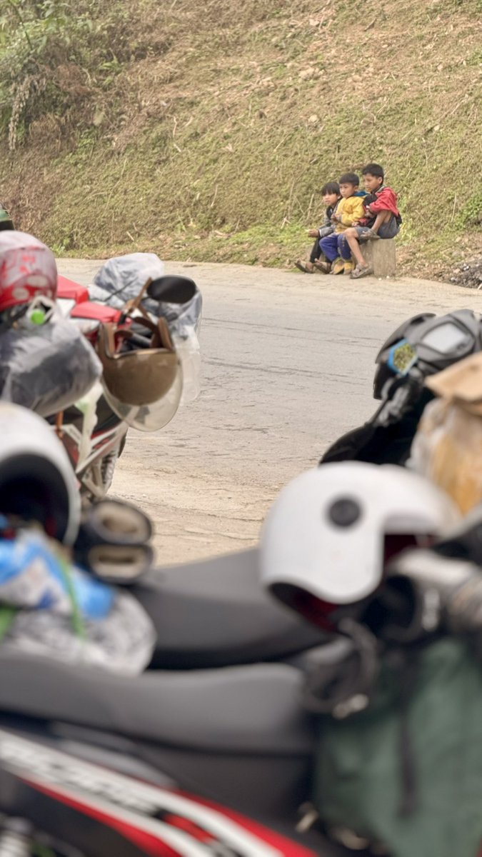 hafelg's tweet image. The missing #Vietnam files, Day 12. Despite the country seemingly hiding the sun from us, we geared up for the #HaGiangLoop through the fog and rain 😶‍🌫️

.
.
.
#Bikes #HàGiang #HmongPeople #LaoVàChải #SoutheastAsia #Spring #Vacation #ViệtNam #WorkLifeBalance #YênMinh