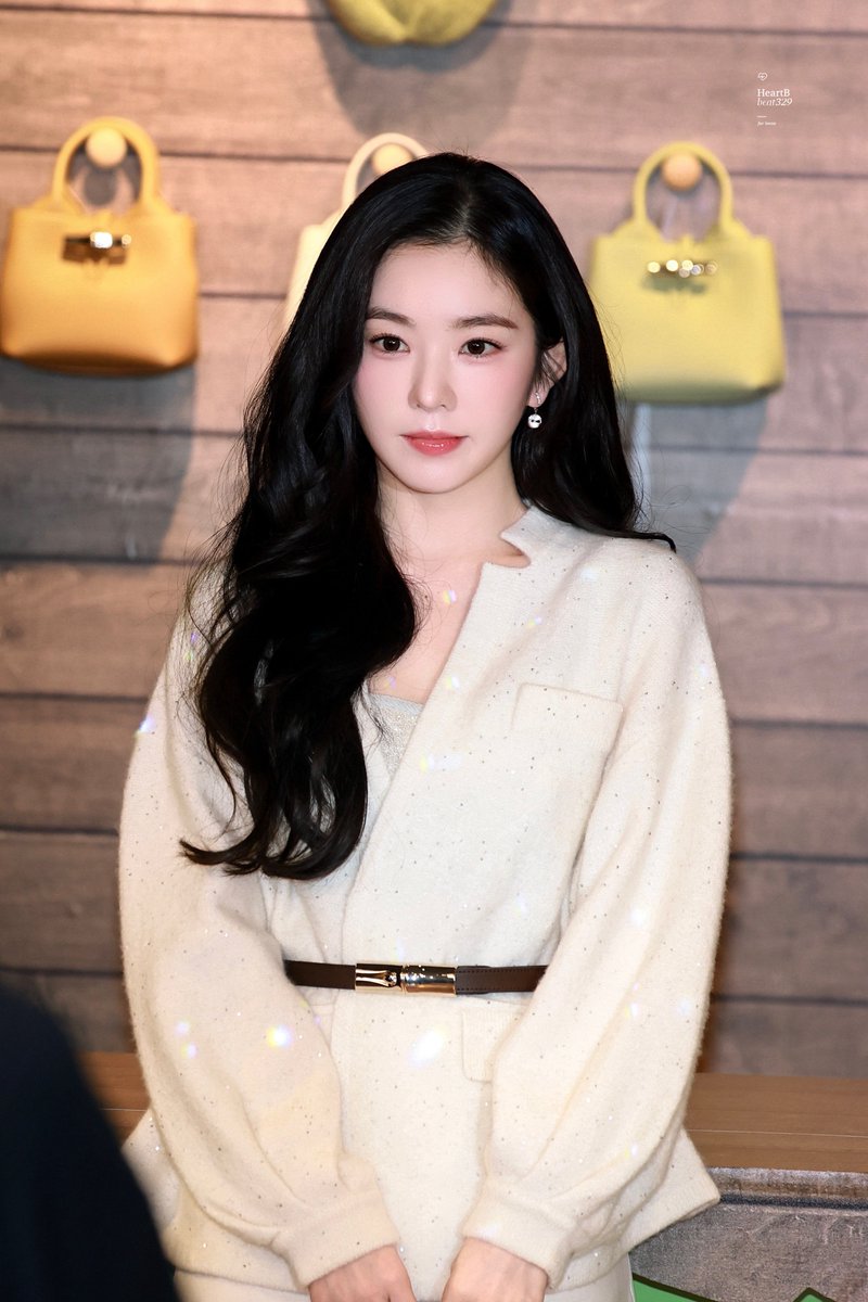 HeartB_beat329's tweet photo. 251111 롱샴

#아이린 #IRENE https://t.co/DQlm685nHT