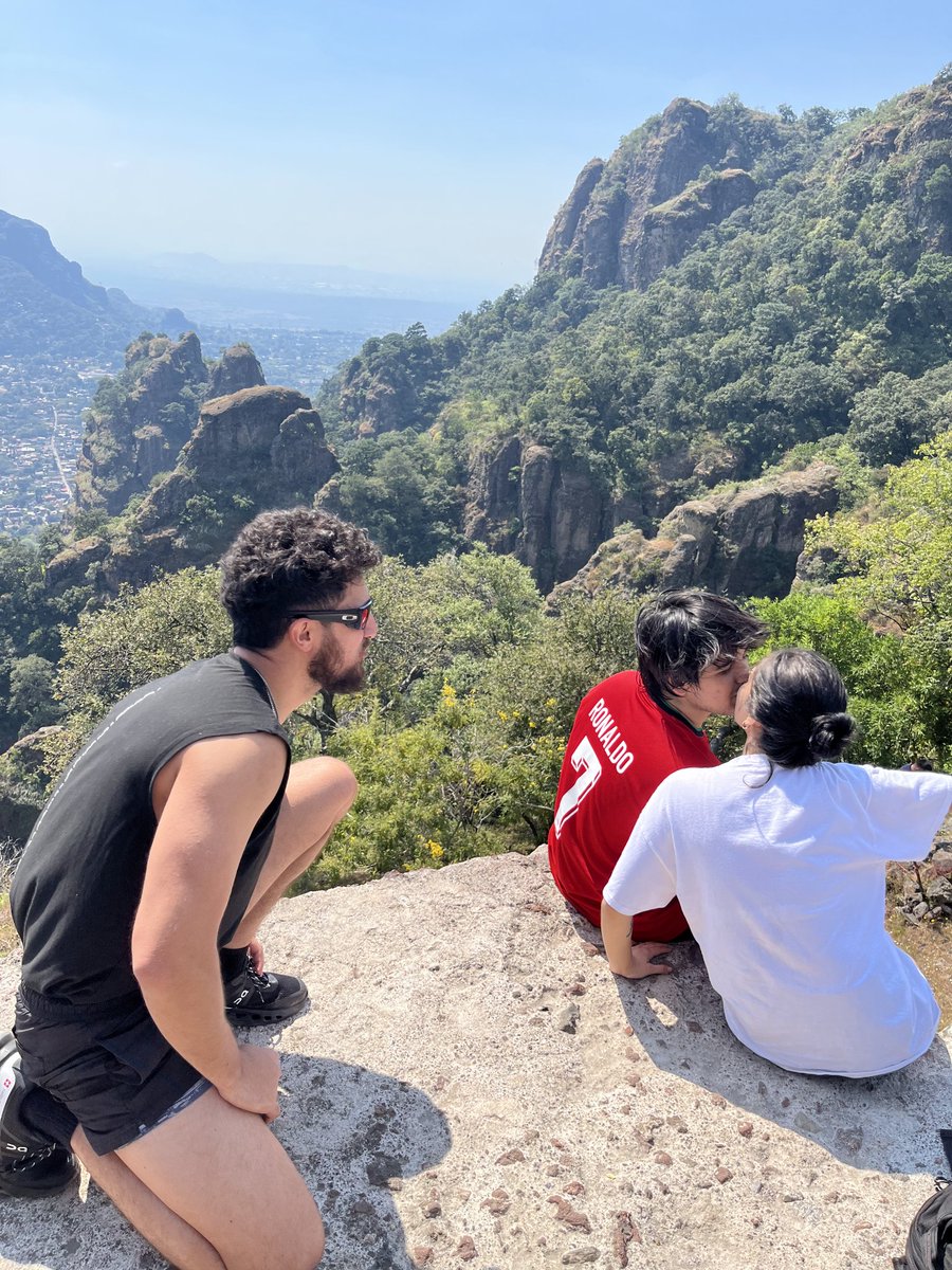 Ya encontre a CR7 <a href="/cristobalsoria/">Cristóbal Soria</a> me lo tope en Tepoztlán 🇲🇽