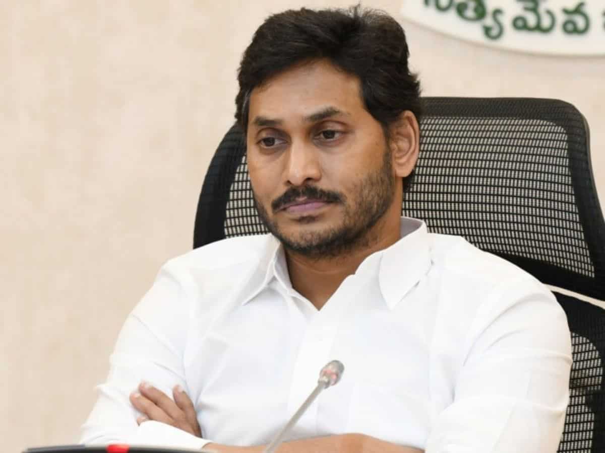NaMo_stutey's tweet photo. Jagan Mohan Reddy’s mother once said, "We are a Christian family and visit temples only for Hindu votes."
Her name is Vijayalakshmi. Mohan is the name of Lord Krishna. Why didn't Jagan Reddy seek votes and fight elections as 'Christ'ian Bale or 'Christ'iano Ronaldo. It is because they had to fool the 90% of the hindu population who voted them to power. With such blatant deception, it was only a matter of time that they would replace our prasadam with Christian laddu.
#tirumala