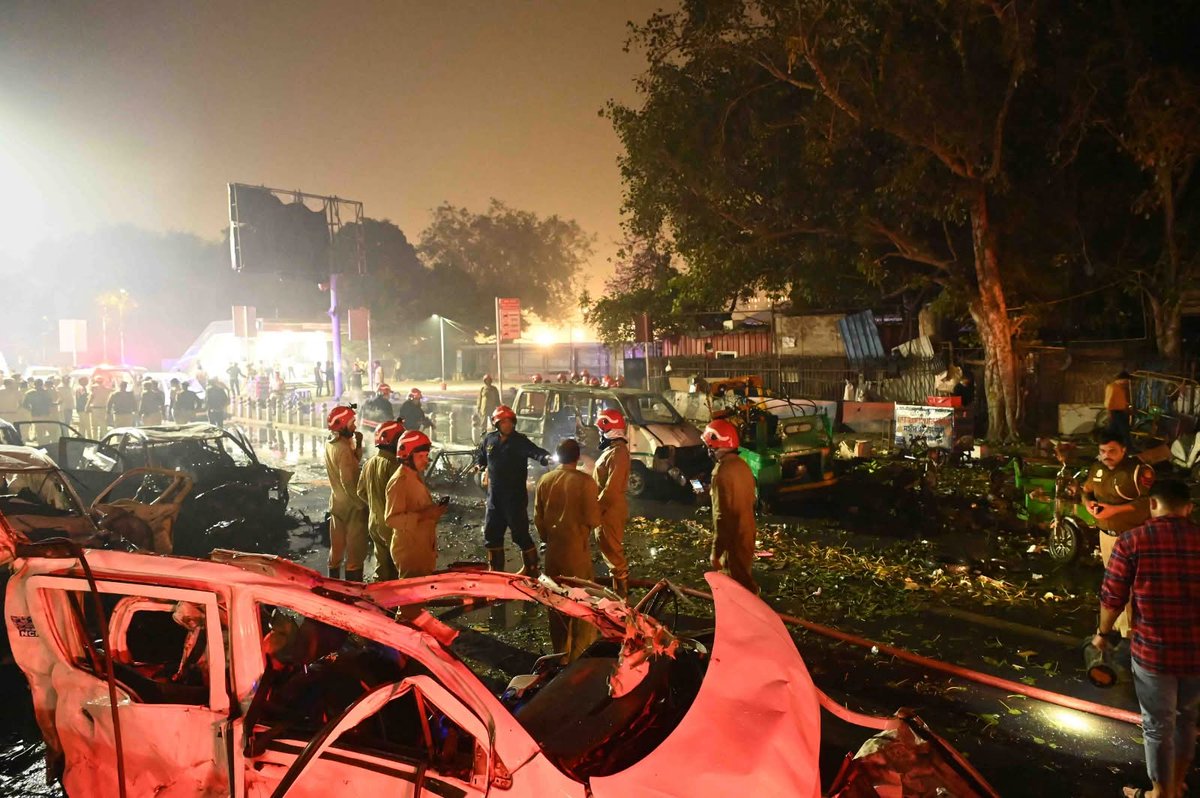 BabilanCk's tweet photo. Terrorists backed by Pakistan and Bangladesh attacked the Red Fort in Delhi. After the 2024 uprising in Bangladesh, Pakistani military personnel and intelligence agents have been continuously visiting Bangladesh. https://t.co/2lxzLvVAga