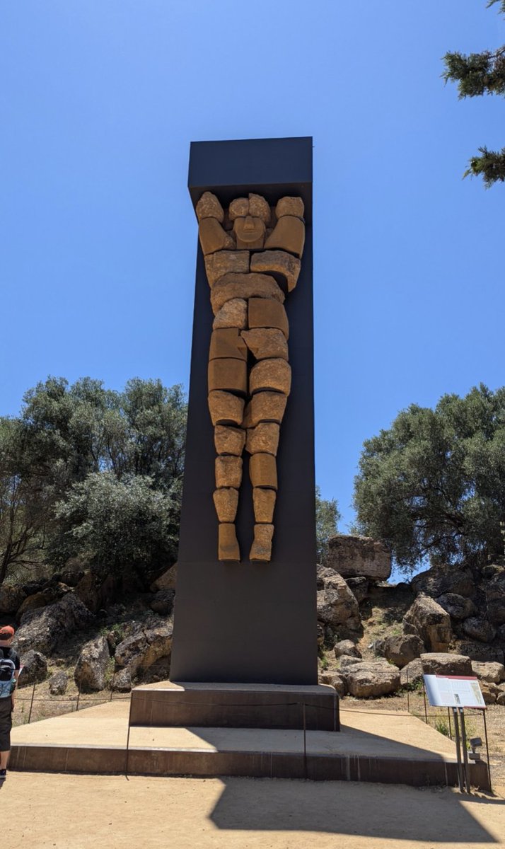 Jim73131158's tweet image. Picture yourself in the 5th century BC, 40-50 of these telamons supporting the largest ever Doric temple, dedicated to Zeus himself, in the Agrigento countryside, collecting olives, drinking wine in the sunshine. Life was good. 

#templetuesday #sicily #Archaeology