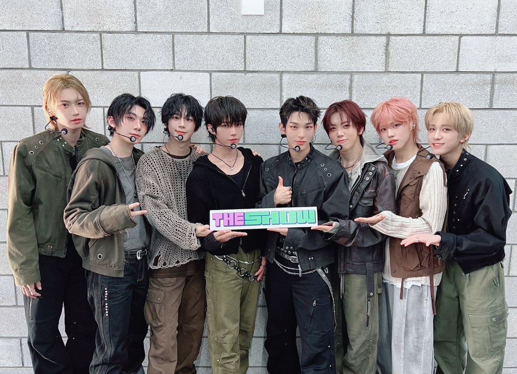 juu1jl's tweet photo. 𝘿𝙞𝙙 𝙮𝙤𝙪 𝙠𝙣𝙤𝙬??

🛑AHOF DEBUT - July 1 (Tuesday)
🛑RENDEZVOUS 1st Win (The Show) - July 8 (Tuesday)
��� AHOF 1st Comeback - Nov. 4 (Tuesday)
🛑PINOCCHIO 1st Win (The Show) - Nov. 11 (Tuesday)

𝙏𝙝𝙚𝙧𝙚’𝙨 𝙨𝙤𝙢𝙚𝙩𝙝𝙞𝙣𝙜 𝙖𝙗𝙤𝙪𝙩 𝙏𝙪𝙚𝙨𝙙𝙖𝙮 https://t.co/jqE9sowjOa