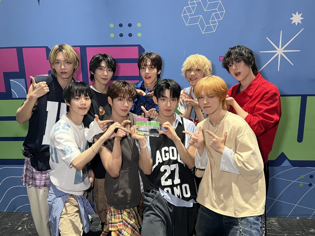 juu1jl's tweet photo. 𝘿𝙞𝙙 𝙮𝙤𝙪 𝙠𝙣𝙤𝙬??

🛑AHOF DEBUT - July 1 (Tuesday)
🛑RENDEZVOUS 1st Win (The Show) - July 8 (Tuesday)
��� AHOF 1st Comeback - Nov. 4 (Tuesday)
🛑PINOCCHIO 1st Win (The Show) - Nov. 11 (Tuesday)

𝙏𝙝𝙚𝙧𝙚’𝙨 𝙨𝙤𝙢𝙚𝙩𝙝𝙞𝙣𝙜 𝙖𝙗𝙤𝙪𝙩 𝙏𝙪𝙚𝙨𝙙𝙖𝙮 https://t.co/jqE9sowjOa