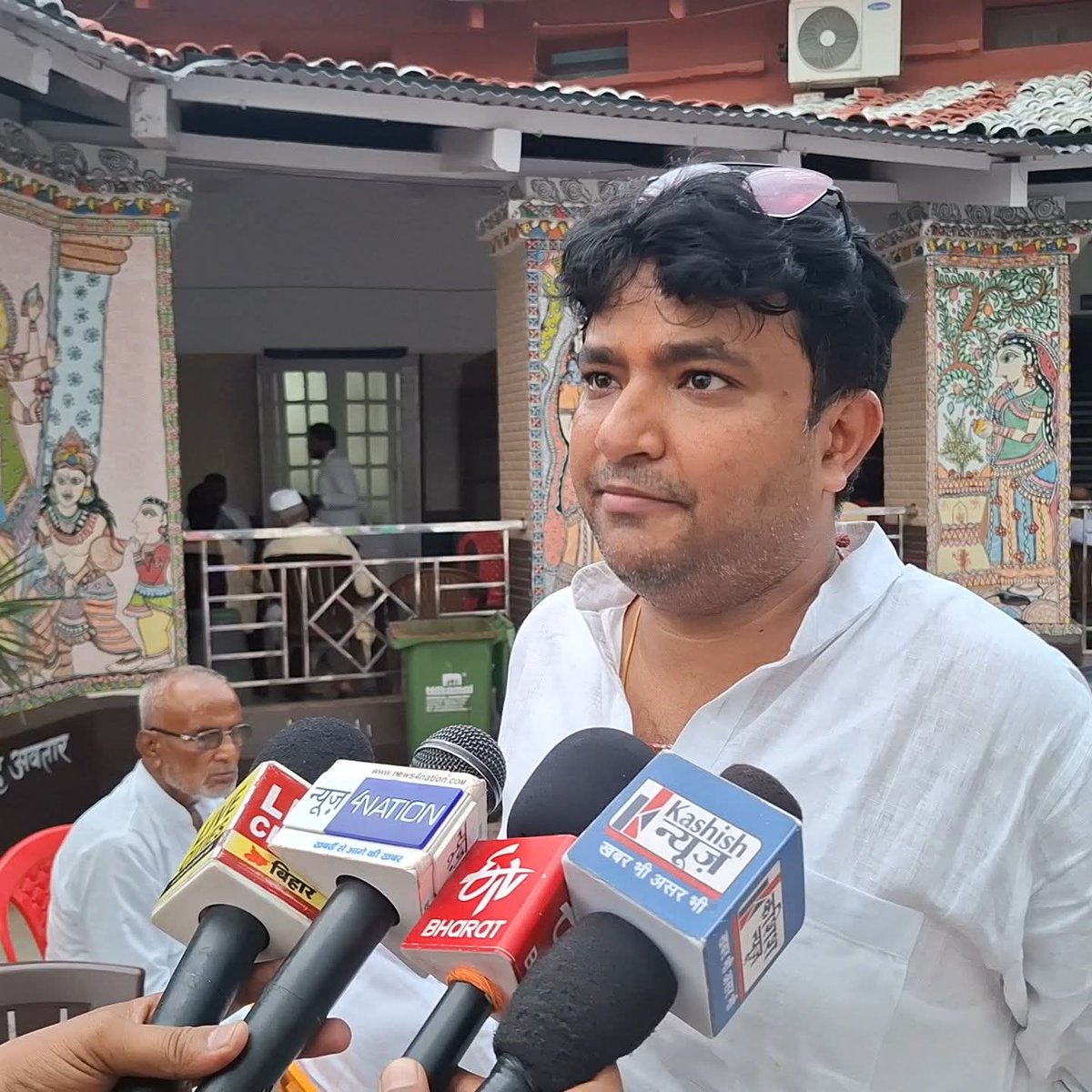 सभी बिहारवासियों से विनम्र निवेदन है,घर से बाहर निकलें और अपने मताधिकार का प्रयोग करें 🗳️
आपका एक वोट ही आपके और देश के भविष्य की दिशा तय करता है।
याद रखिए, पहले मतदान, फिर जलपान।🙏🙏
#Bihar