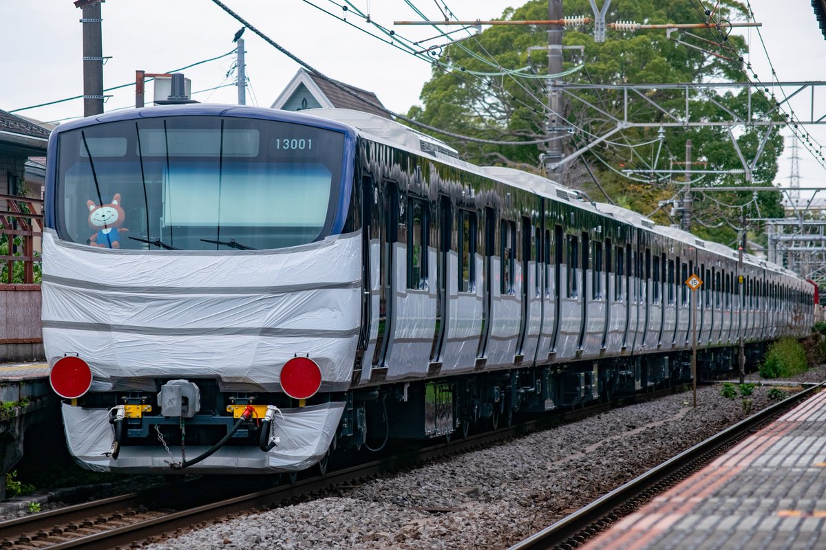 tansanoishi3567's tweet photo. 2025/11/11
DD200形11号機+相鉄13000系 13101F 甲種輸送

午前授業のおかげで撮れました。
ケツ撃ちはカツくなってしまいましたが、乗務員であるそうにゃん目当てだったので
特に不満はなし！
同業者の皆さんお疲れ様でした。
そうにゃんは乗務頑張って！ https://t.co/Hi5LDgo9w4
