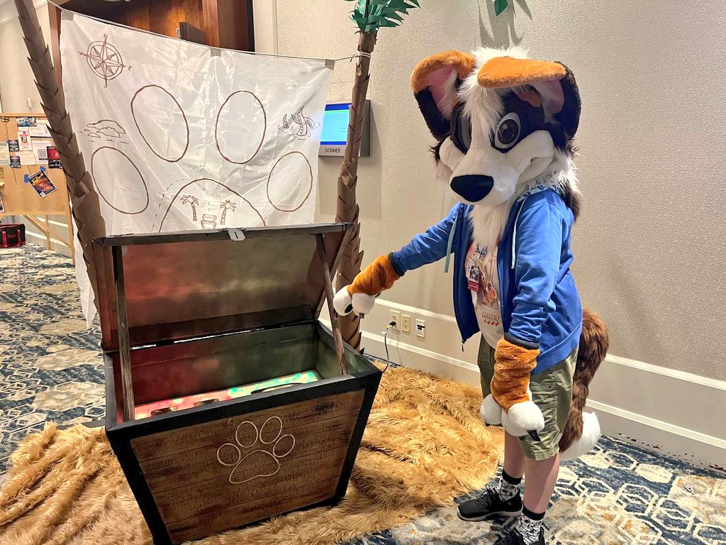 SparkToons's tweet photo. What's this treasure? ๐ดโโ ๏ธ๐ด#MoreFurLessMonday #PAWcon #PAWcon2025 https://t.co/OGq0jcDHqZ