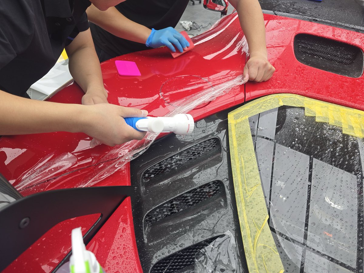 hydrocleanpro's tweet photo. この車、貼るのマジで大変💦
#プロテクションフィルム施工 #フェラーリ #SF90XX #プロサングエ #ALNEX https://t.co/Z7pc0aZrap