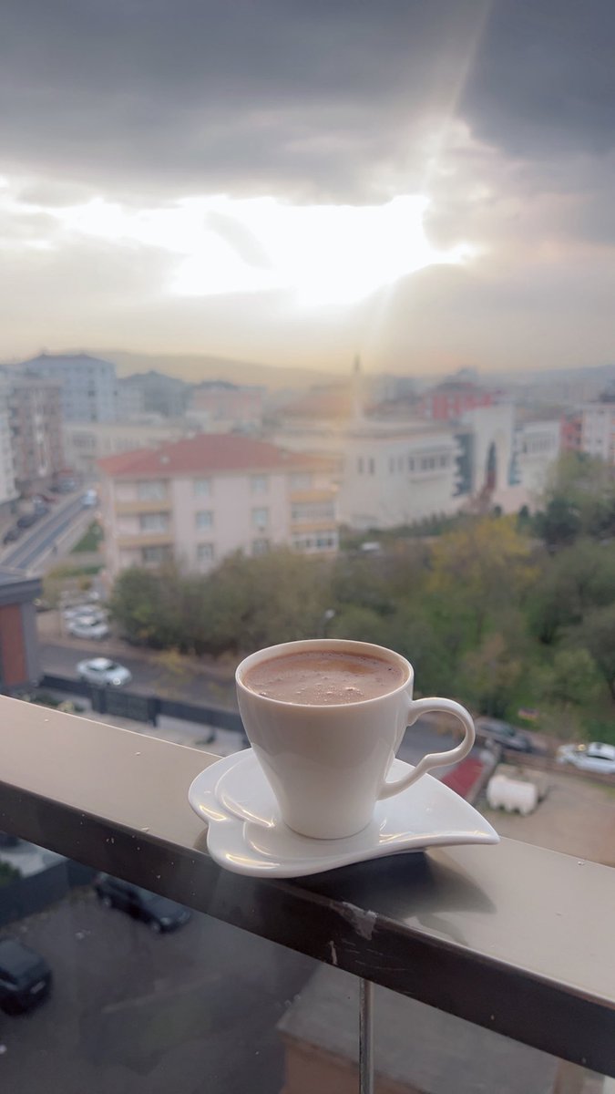 Yağmurlu bir İstanbul sabahı 🩷
En sevdiğim.. #günaydın