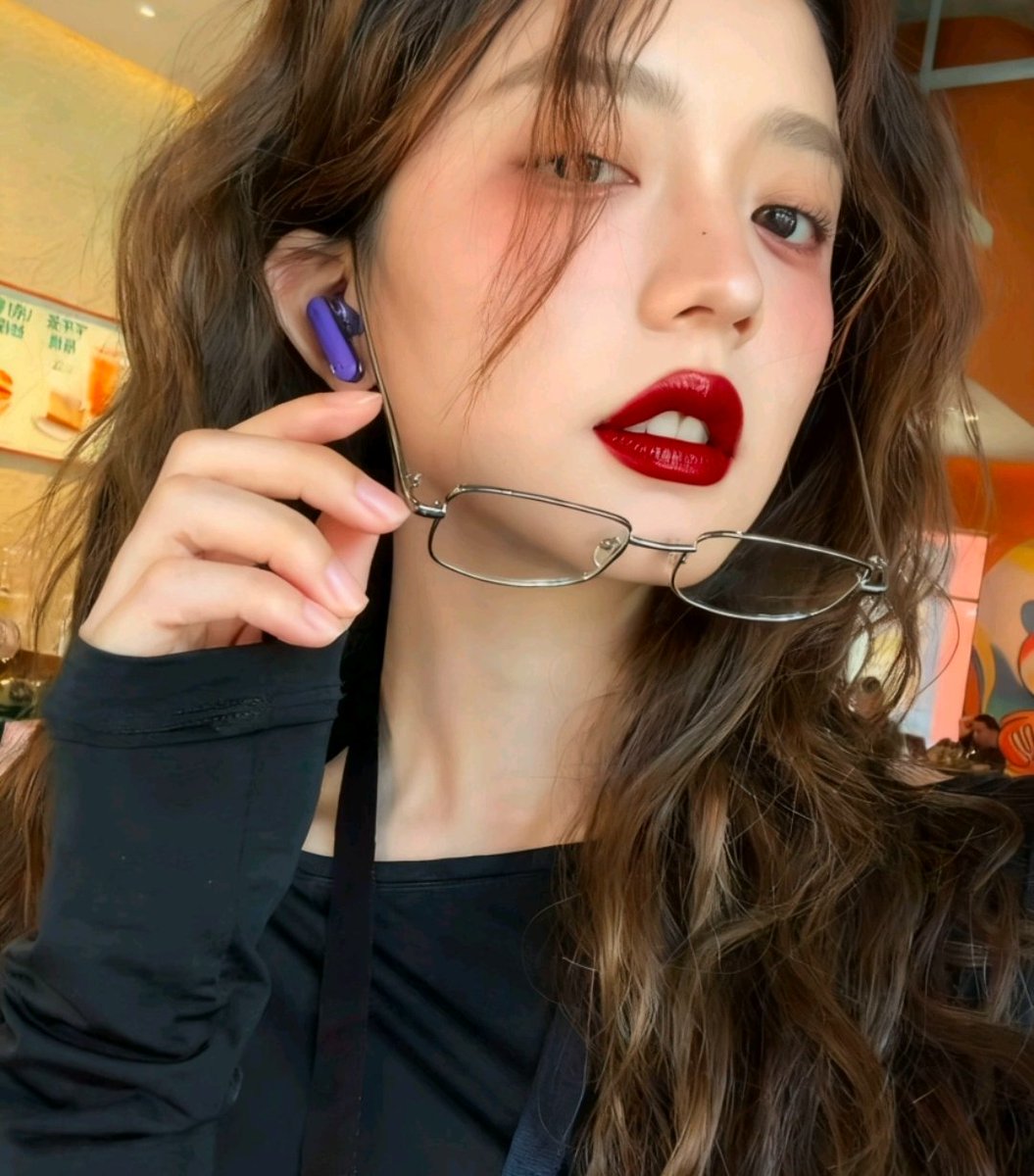 cslxcfyw's tweet photo. 画最油的脸，接最浓的精 https://t.co/YYTzrgLlYl