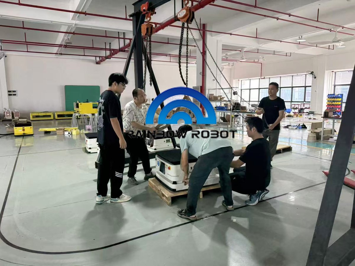 RainbowRobot123's tweet image. The first 5 units of our 100% customer-tailored Lift AMRs, fully completed and ready for shipment! These specialized units were designed and manufactured in just 45 days to meet the client’s unique requirements—marking the successful delivery of our first order. #agv