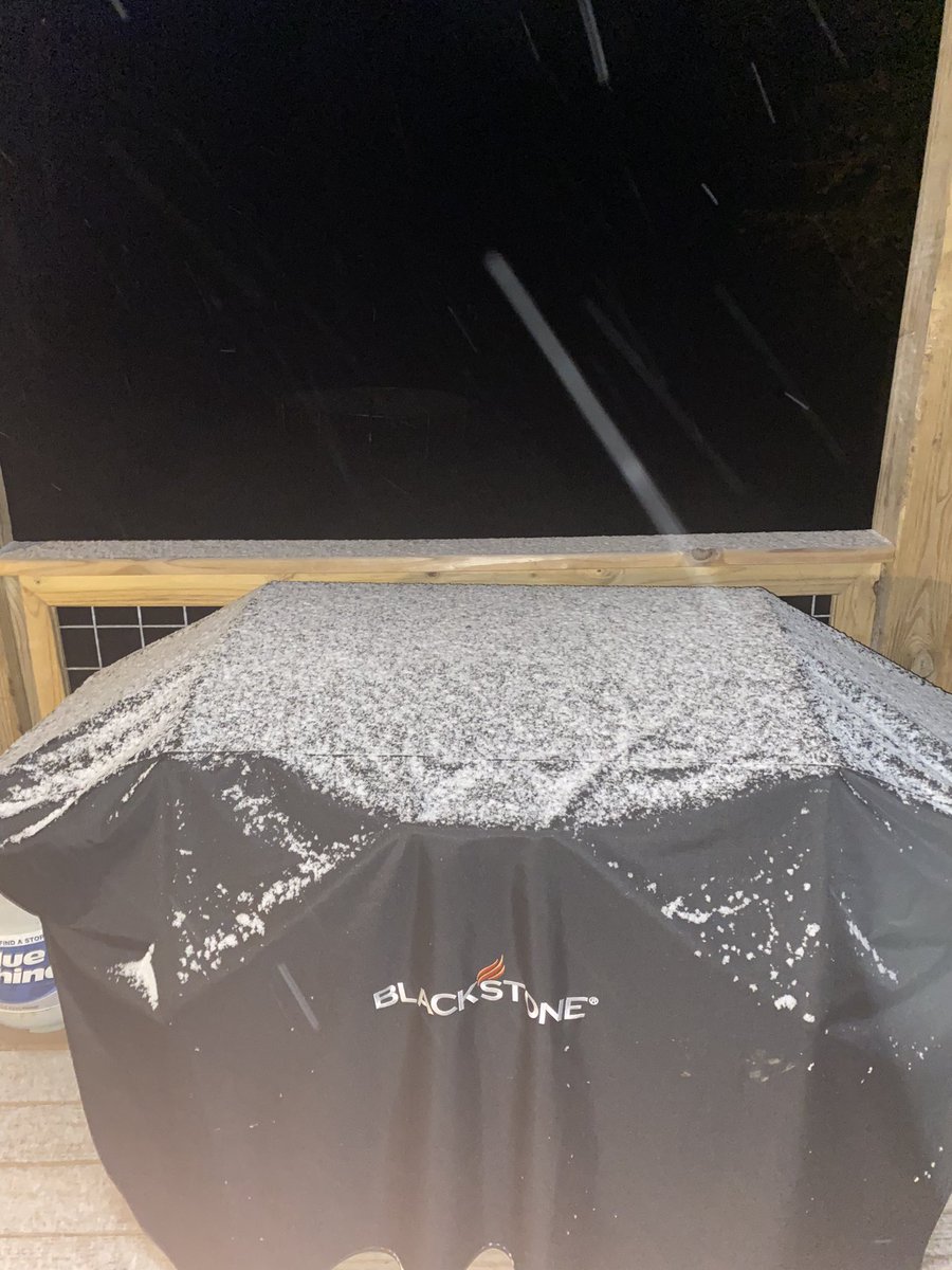 fire_sliver's tweet photo. Nice! Some Snow showers occurred tonight in Denton North Carolina and even in Sliver Valley NC! Some photos by @PerdueWx! 

Thank you! We loved it https://t.co/i0F45k8TsA
