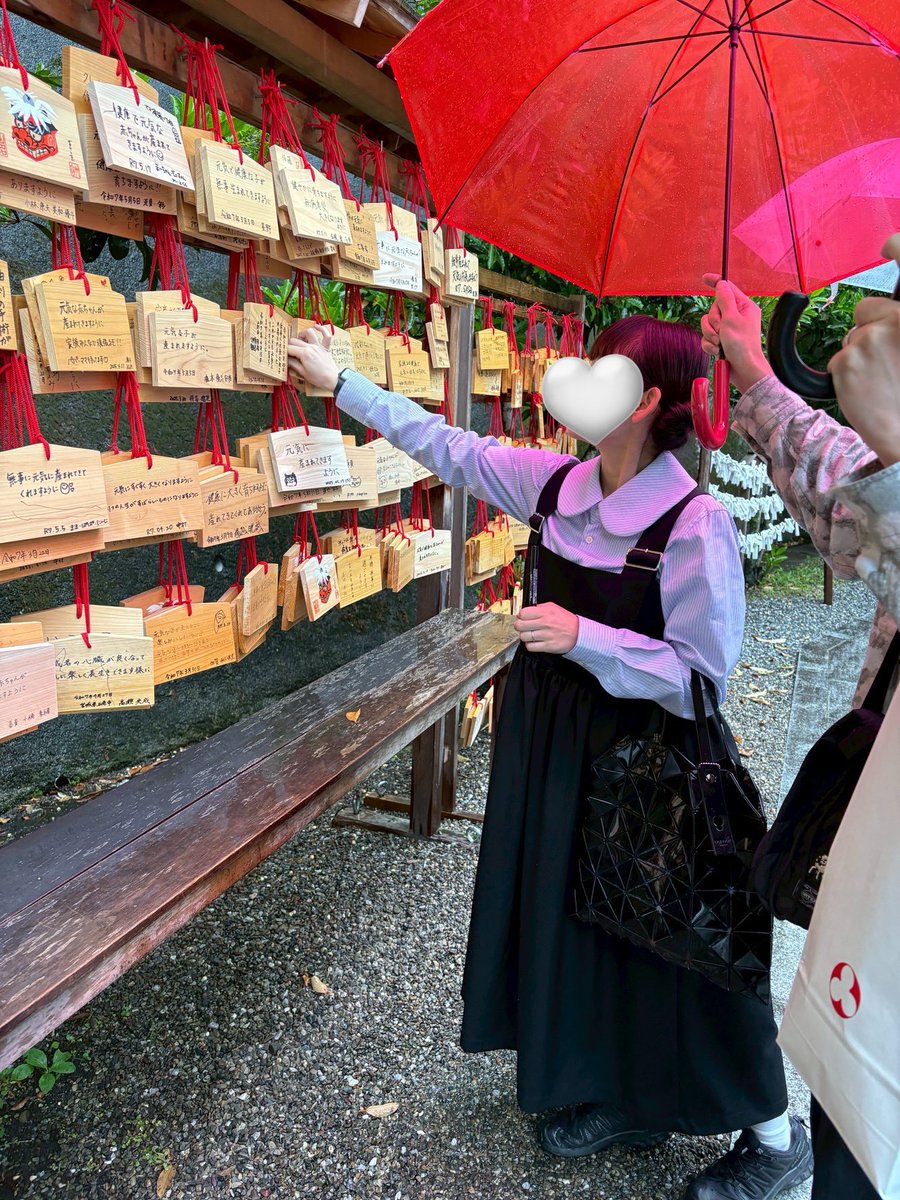 tetotetotetos's tweet image. 戌の日参りに行った思い出の日❕

ｺﾑｺﾑ、ﾀｵ、baobao、salomon
赤のビニール傘はundercover（夫の）