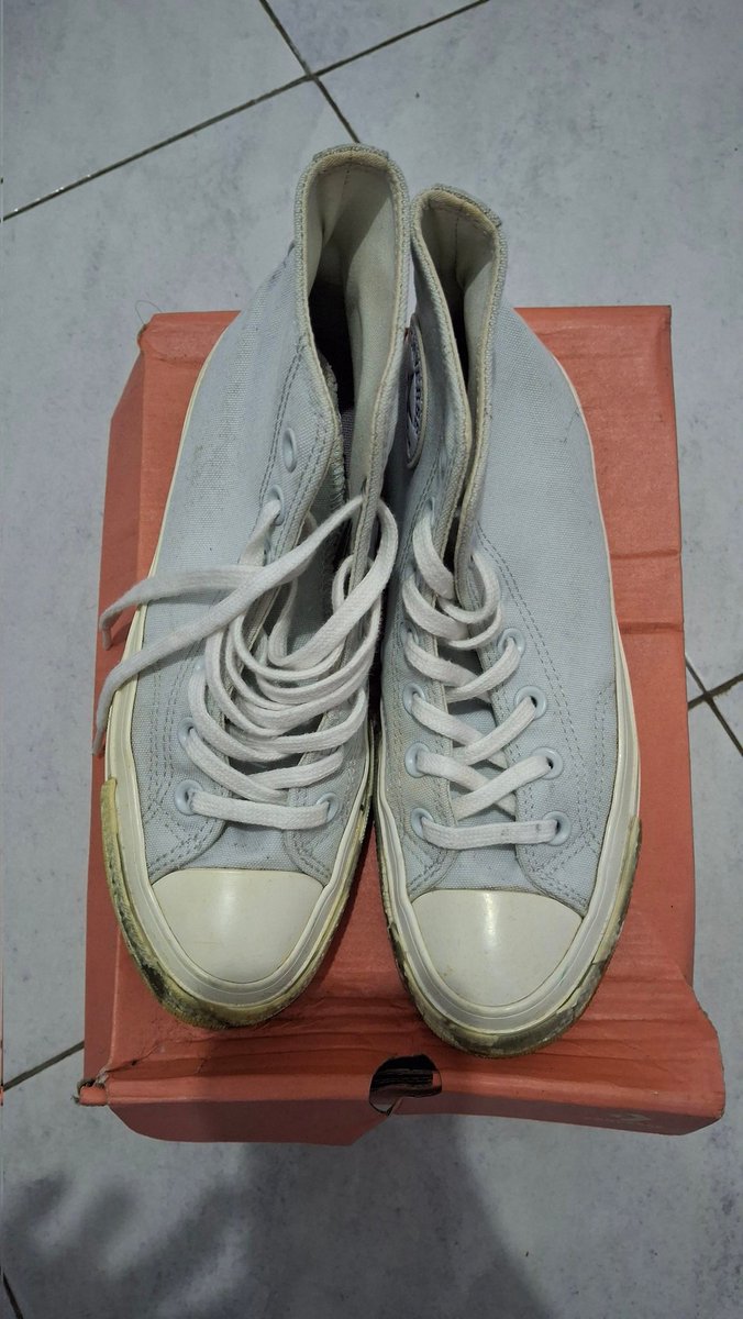 bapaopangsit's tweet photo. @bwfairys nih ka converse, no minus, jarang bgt dipake https://t.co/r1LJ5tuMlL