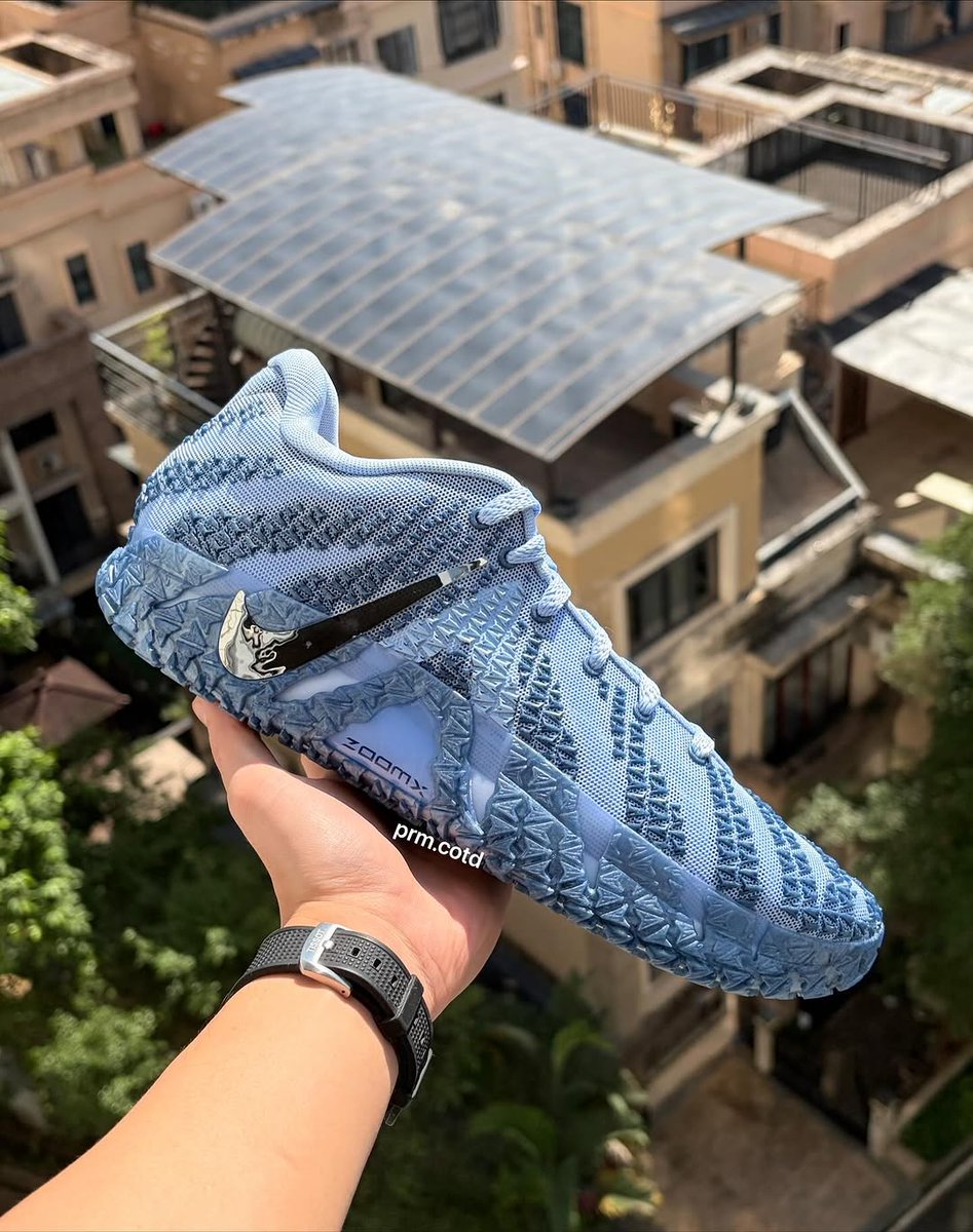 JustFreshKicks's tweet photo. IN HAND LOOK: New Nike Ja 3 "Liquid Silver" 🤯🧊 @JaMorant https://t.co/U34tJhVVMd