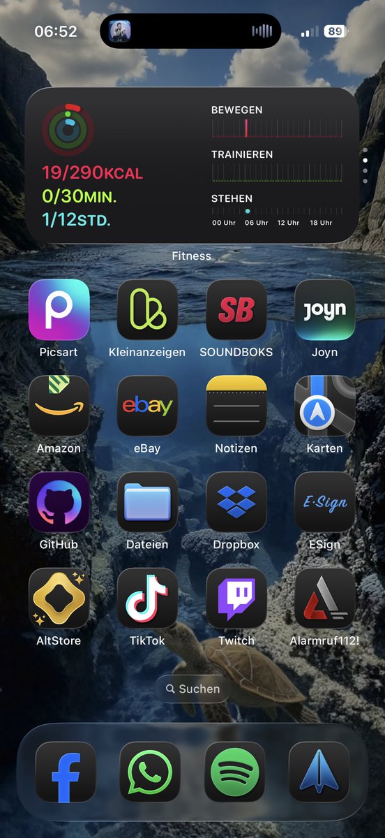 Amazon finally got a dark icon.
When DarkMode for the whole app?