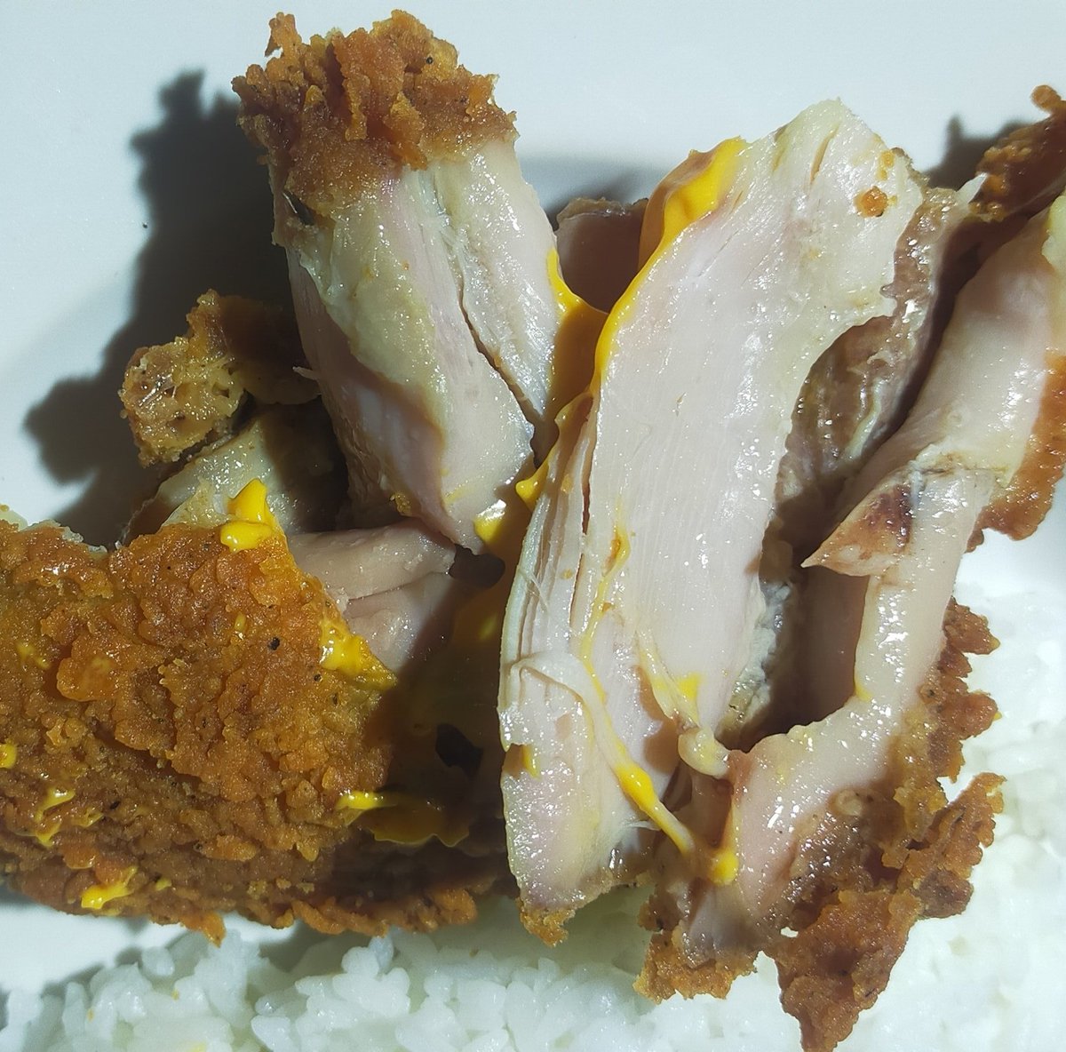 marimassoklat's tweet photo. Ketemu fried chicken kresss yang renyahnya pecah pelan, dengan juicy yang meleleh lembut di setiap gigitan rasanya kayak nemu bahagia kecil di tengah hari 🥰

Renyah di luar dan juicy di dalam… 
UNO Chicken selalu jadi tempat pulang saat lapar datang tanpa bilang-bilang 🍗✨ https://t.co/bGhZvu7mjm