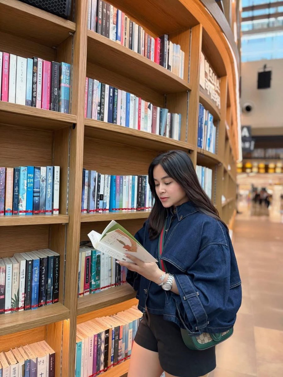 flossie_101's tweet image. I always create memories wherever I go. This place is one of the most special. I miss this place. I want to go again. 🇰🇷❤️ #SeoulTrip #Throwback #MissingThisView