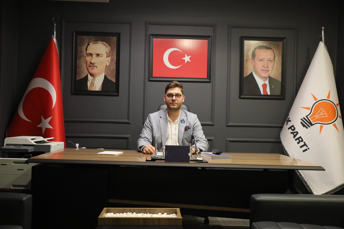 Bugün İl Başkanlığımızda nöbet görevini İl Yönetim Kurulu Üyemiz Ömer Faruk Alaksoy üstleniyor.

Ak Parti, milletin partisidir.
Kapımız da, gönlümüz de her daim milletimize açıktır.🇹🇷

Sizleri, görüşlerinizi paylaşmak ve önerilerinizi iletmek üzere il başkanlığımıza
