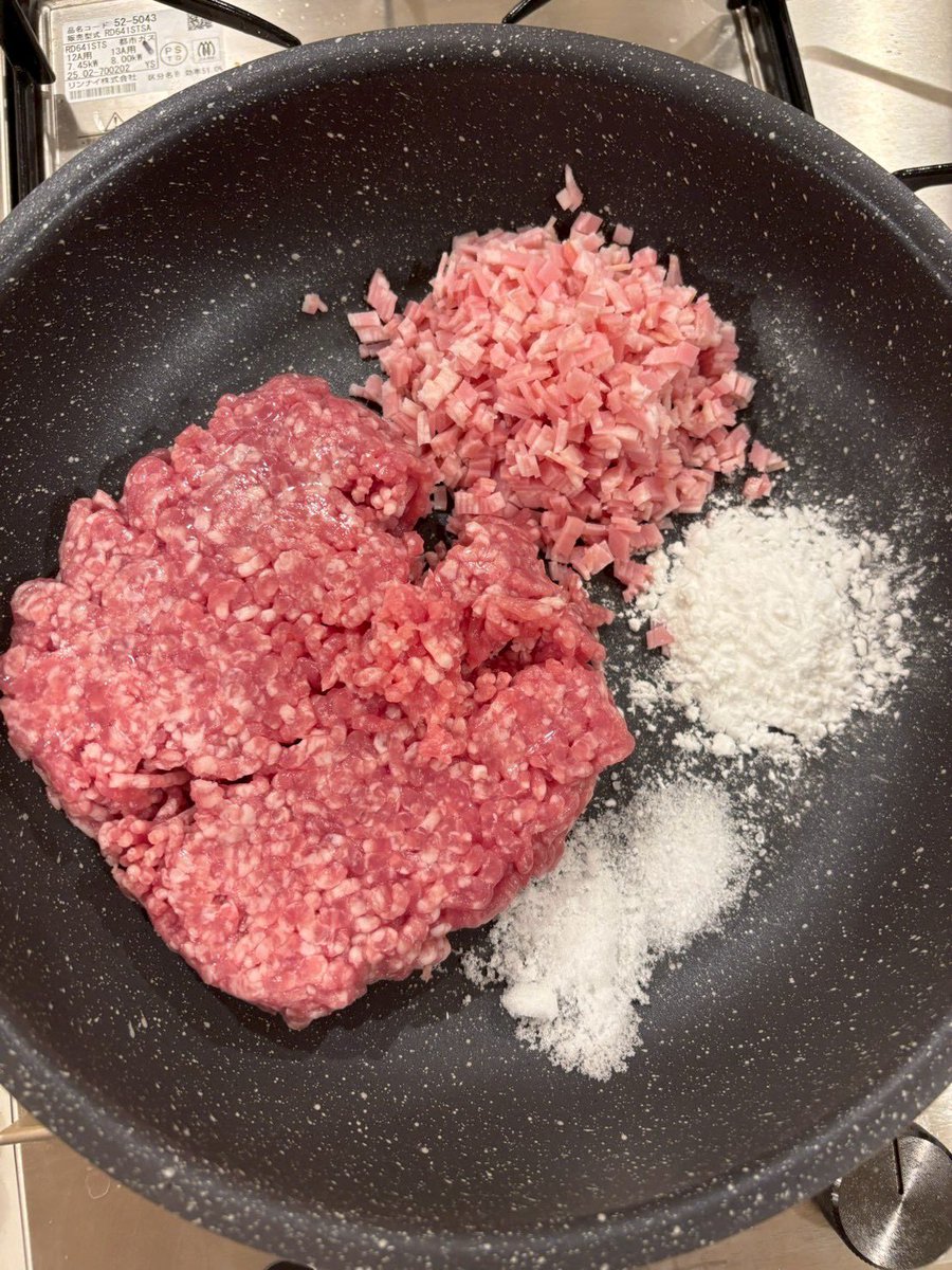 jun0114jun's tweet photo. 「バター酒蒸し」のワードが気になって作ってみた。バター感強めで美味しかった。
普段濃いめの味付けが好きなので塩コショウをかけて食べました。

長谷川さん美味しいレシピありがとうございます🙇‍♀️ https://t.co/0QDWrUW1Hg