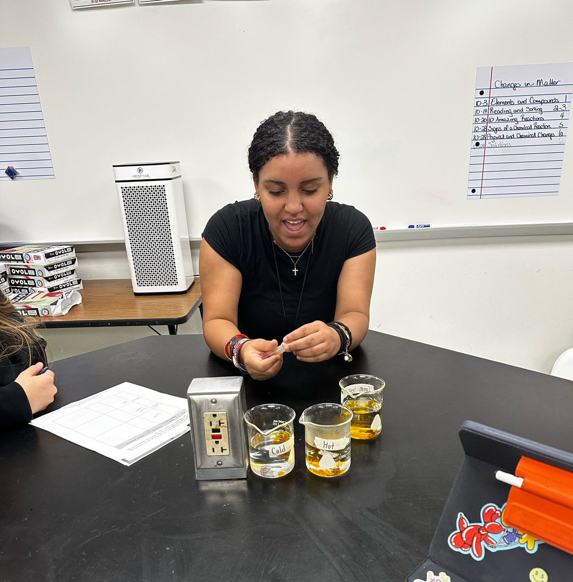 CreekValleyMS's tweet photo. 7th grade science is exploring how water temperature affects the rate of diffusion โ hands-on learning in action! ๐ฌ๐ง#prideinside https://t.co/kgYuXDpXi5