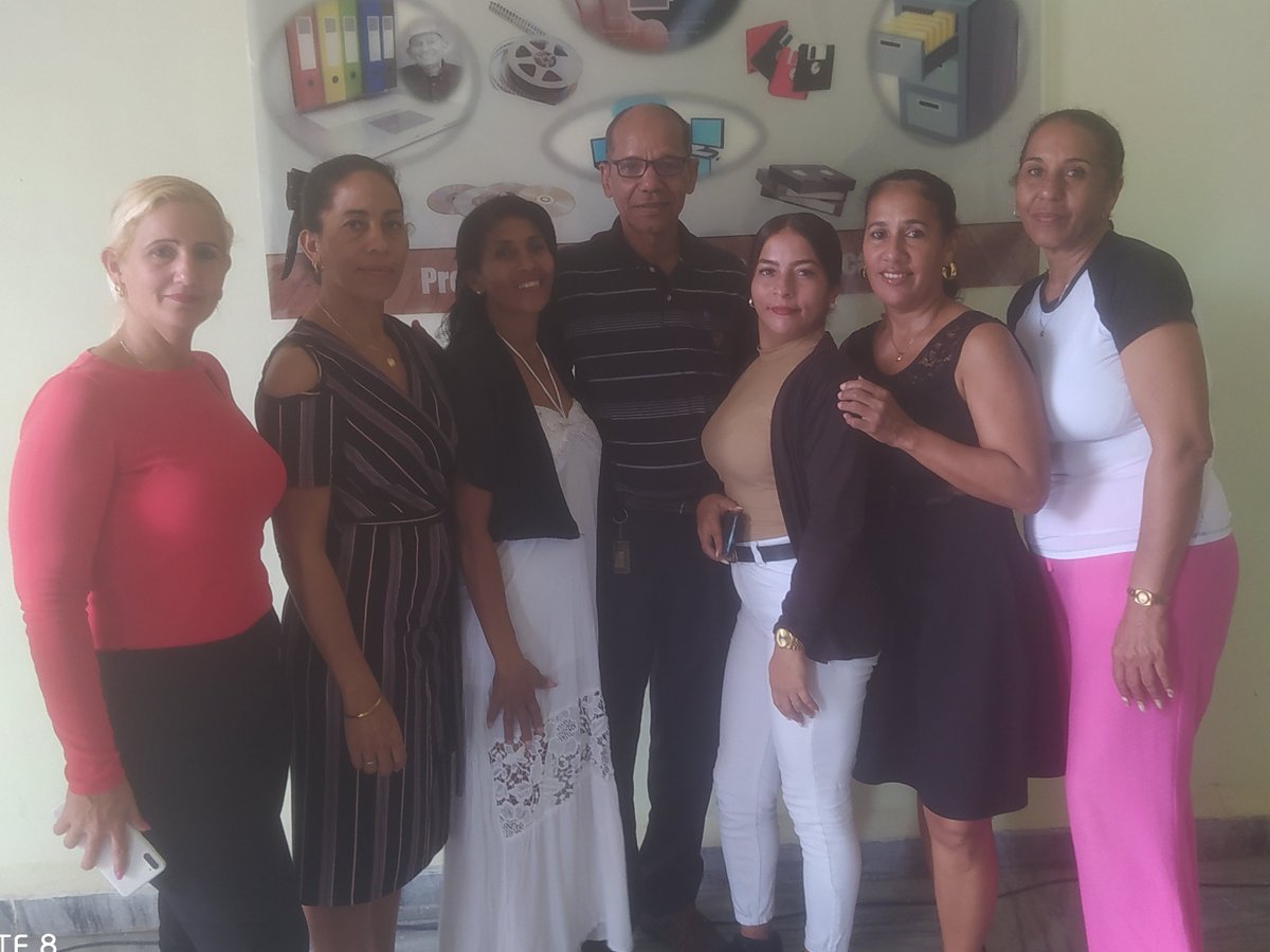 FidelVeraIsla's tweet image. Después del deber cumplido, nada como el estímulo merecido. En la #IslaDeLaJuventud las autoridades del territorio comparten con trabajadores de la gestión documental del #Citma.
@citma @CitmaIsj @citmacuba