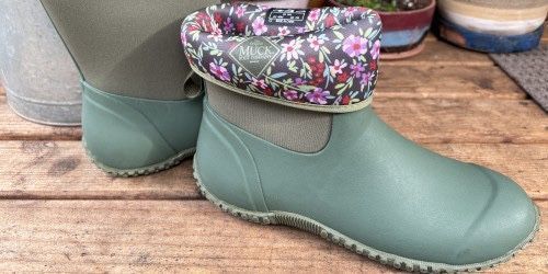 FluxingWell's tweet image. Learn what to wear for #fall gardening no matter what the weather. Get ideas about what to wear for gardening in inclement weather, in warm sunshine, and everything in between. fluxingwell.com/what-to-wear-f… #gardenoutfit #gardeningclothes #gardeners #getoutinthegarden #gardening #fall