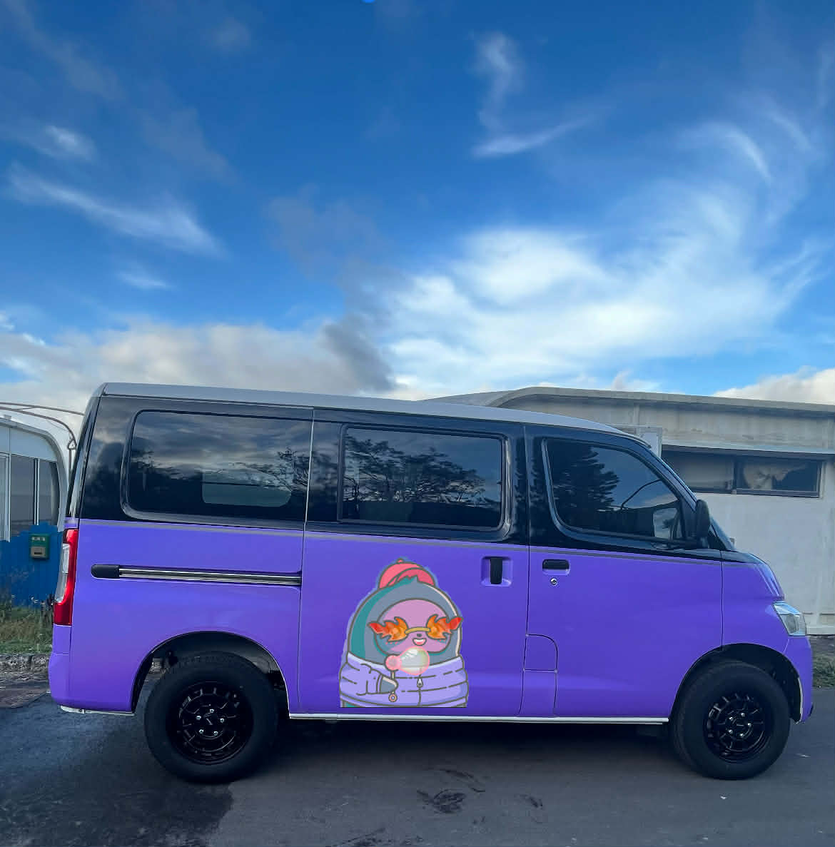 I mint #2017 <a href="/snooziesNFT/">Snoozies 🍡</a> 
The purple is great and my son love it.
I afraid my van will be.....