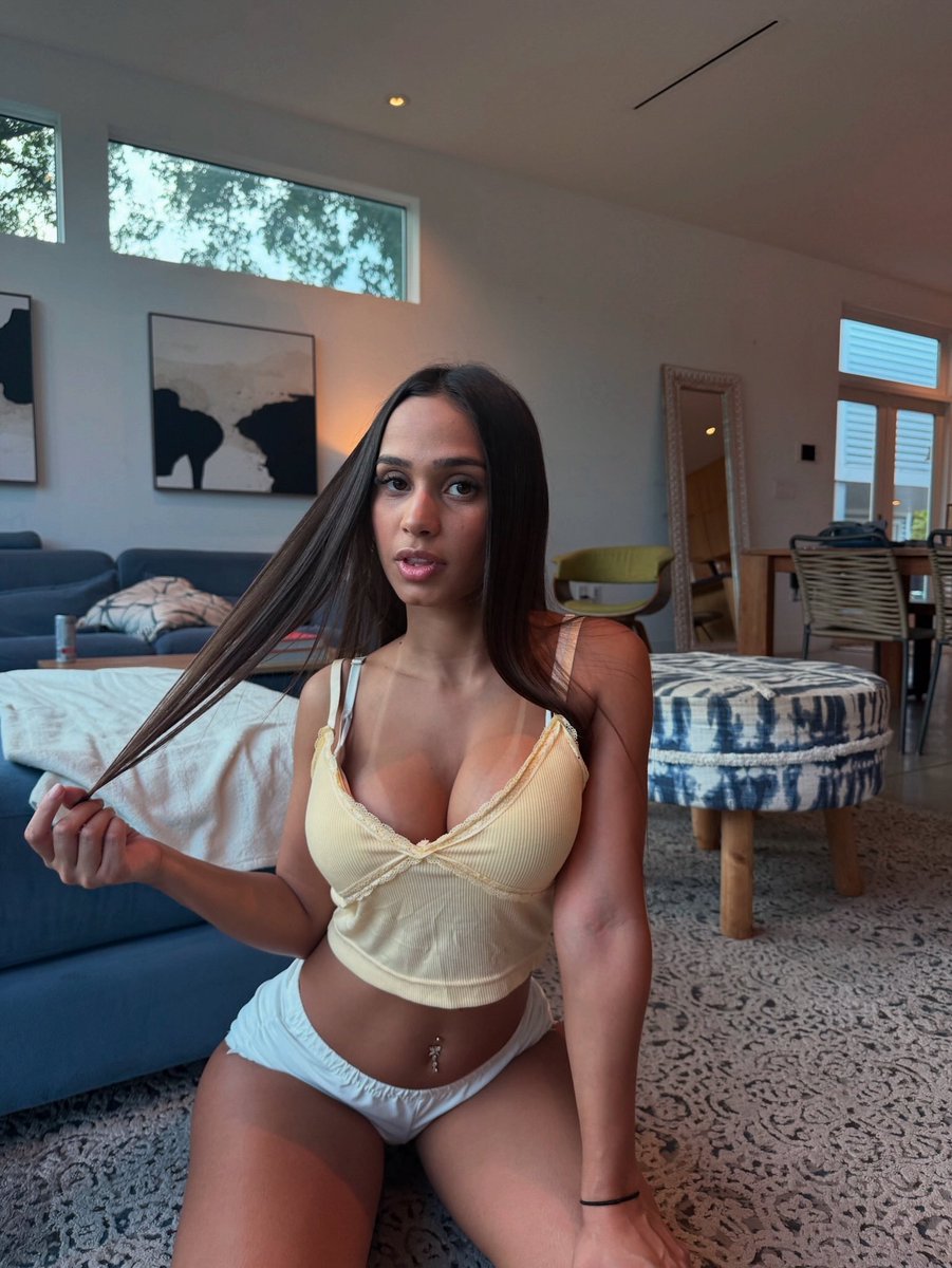 free pic if u stop scrolling and say hi ♡