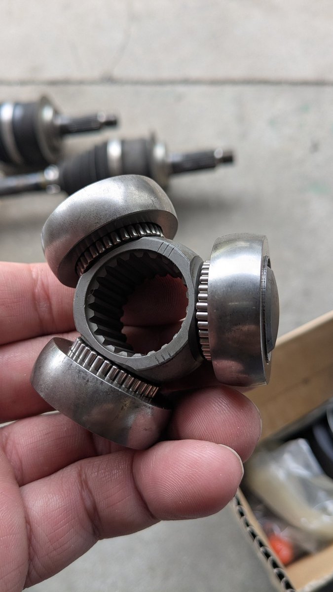 サンダーグリットマン 胸元が少しへんこで居ますドライヤーで温めて