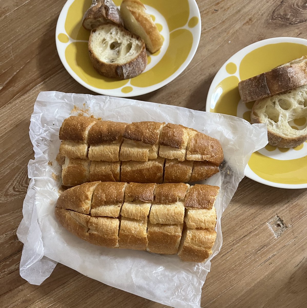 chibshi1116's tweet photo. 30分開店待ちして買った明太フランスで朝ごはん
温めて食べたら美味しい😋
すごい人気店で行列すごかった
バイト行ってきまーす
今週も楽しみがいっぱいだからがんばる

#fullfull https://t.co/KMOp89MJ18