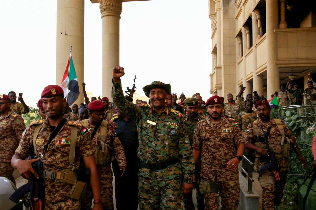 archivewarfield's tweet photo. 🚨 SUDAN: 11/11 Turning Point in Khartoum Front — Fierce Omdurman Battle Opens the Route to the Capital
(2nd Battalion advances toward Retaj under heavy fire in one of the fiercest clashes of the war)

🇸🇩 Heavy Shelling on 2nd Battalion Headquarters
Intense shelling targeted the 2nd Battalion headquarters early in the morning. Few injuries were reported. Following the bombardment, unit commanders were ordered to prepare for an advance south of the Central Reserve toward the Retaj area — a difficult mission, as opposing forces had fortified tall buildings with snipers and anti-armor weapons, blocking main routes.

⚔️ Advance Toward Retaj
Despite the risks, the 2nd Battalion proceeded through the Coptic Club, the Technical School Mosque, and Mohamed Hussein School, where troops regrouped before moving into contested zones. Forces advanced under continuous fire from multiple directions — south from Retaj and St. George School, east from Al-Omda, and west from Al-Mazahir neighborhoods.

🚨 Urban Fighting
Fighting took place from building to building, with units breaching walls and crossing rooftops to reach their targets. Several soldiers were killed, including Dr. Ammar and Mohamed Hassan Shawish. An armored vehicle was reportedly hit but managed to withdraw.

🚨 Sustained Engagement
Hostilities continued throughout the day. Reinforcements on both sides engaged along several streets, using machine guns, SPG-9 launchers, and 23 mm cannons. Battalion Commander Abu Azzam was injured, and command passed to Lt. Col. Mohamed Ahmed.

🚑 Evacuation and Casualties
Evacuation efforts were hindered by sniper fire and shelling. Witnesses reported several casualties during the withdrawal to the Coptic Club and Al-Amal Hospital. Among the dead were soldiers identified as Saddam, Ibn Auf, Karam Allah, Abdo Hamid, Osama, and Captain Yass.

📍 Aftermath
The 11 November battle was described as one of the most intense clashes in Omdurman, leading to a partial breakthrough that later facilitated advances toward central Khartoum. The engagement is viewed as a turning point in the urban fighting phase of the conflict.
