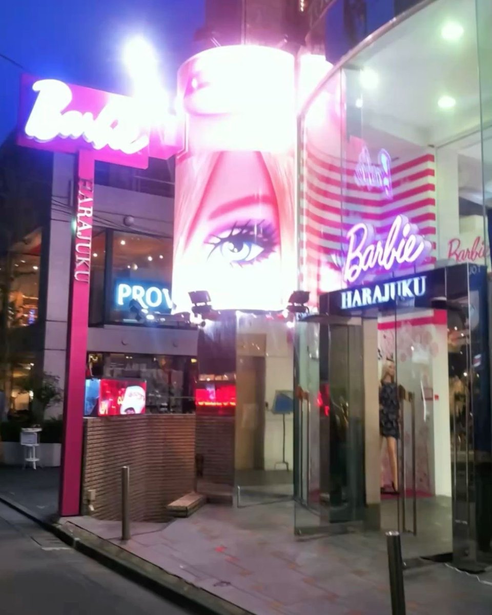 thepinkernet's tweet image. a barbie store in harajuku (2015) 🎀