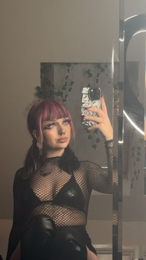 lucyyflutter's tweet image. proof i can steal your attention in 2 secs ⏳