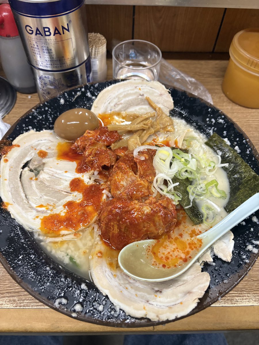 jindouya's tweet image. 本日のフォローサービスは
「薬味ネギ」or｢キクラゲ｣

個数限定ゆでたまごあります🥚

必ずフォロー画面を先にご提示下さい

【味付けインゲン】本日は少量しか無い為、売り切れ次第終了

メンマ、青汁等のボタン作りました！
ライス大盛変更ボタンあります

本日からも宜しくお願い致します🙏