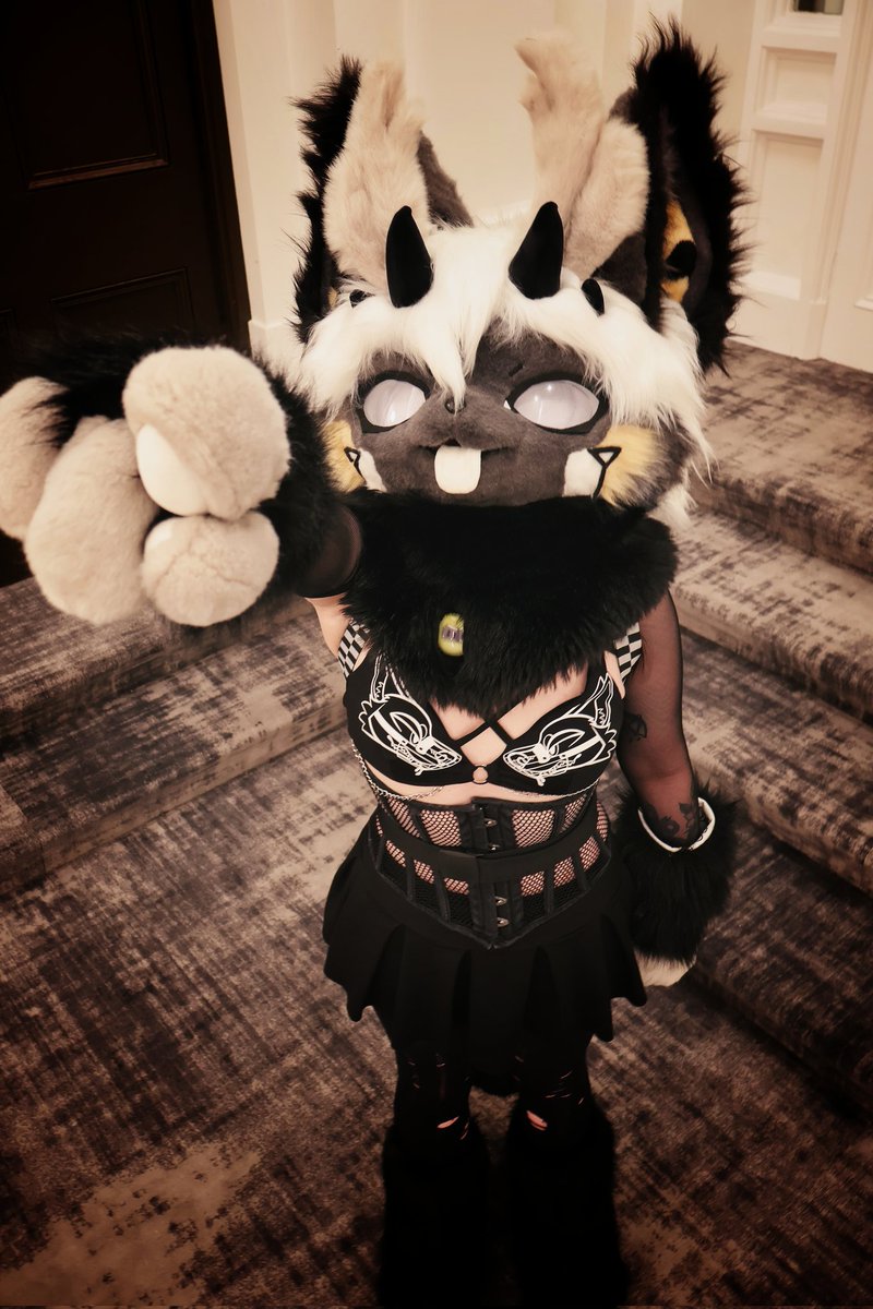 Just pointing at a whore x