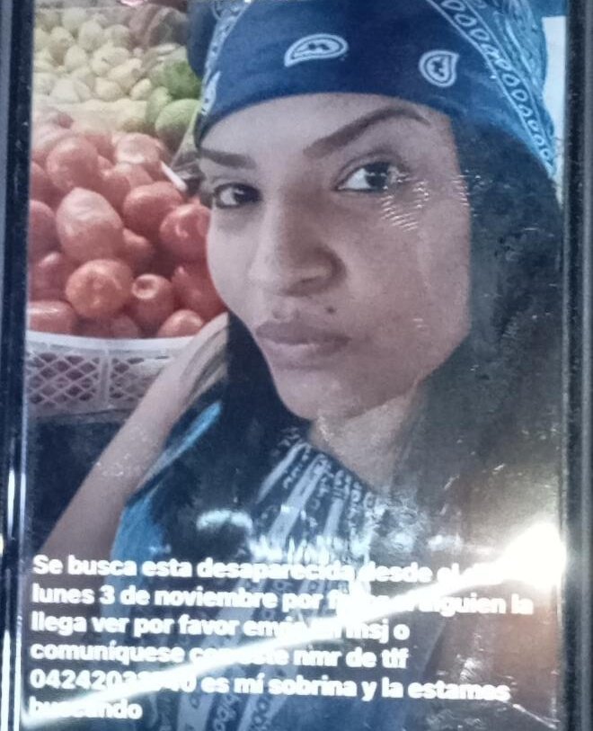 Ella está #desaparecida desde el lunes  3Nov. Se llama Yesika Sánchez y fue vista por última vez cerca de Las Adjuntas, municipio Libertador, donde vive. 
Su familia ha hecho una amplia búsqueda. Cualquier información comunicarse al 0412-4423410.