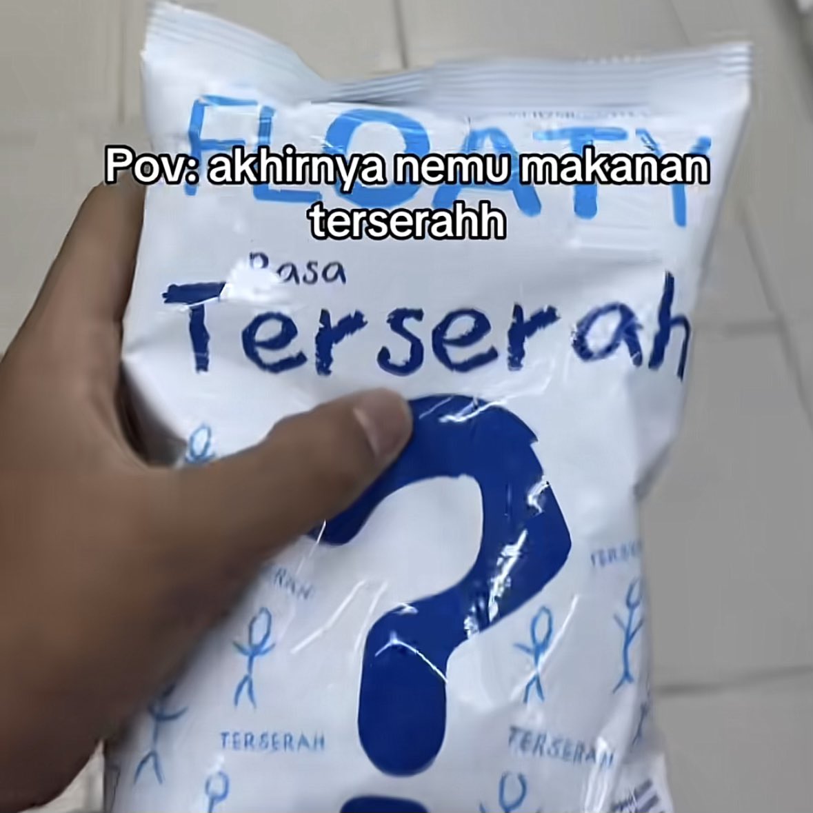 🧑🏻 : mau jajan apa sayang?
👩🏻 : terserah