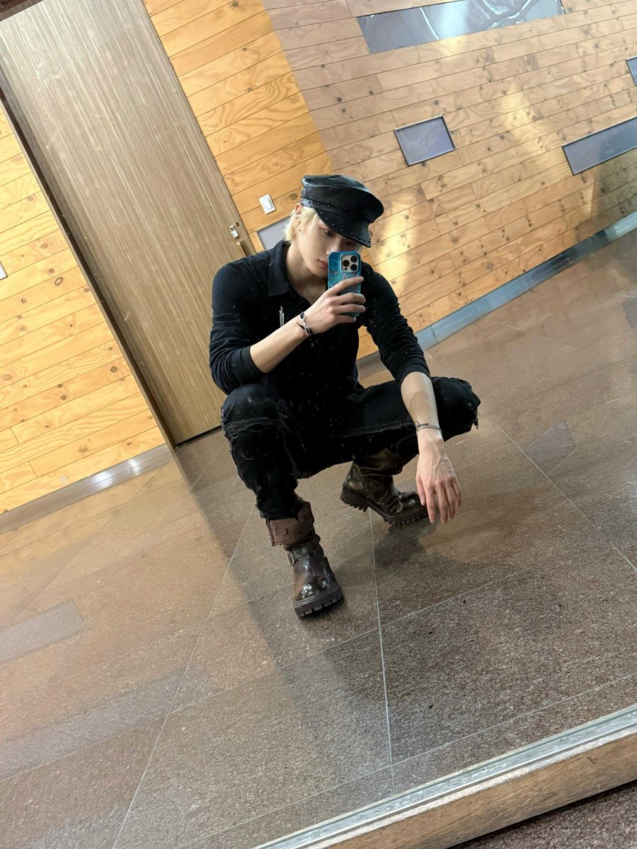 notesofsh's tweet photo. 251111 sungho weverse post #성호

"should i start going through my gallery now" https://t.co/aMROP7Enkw
